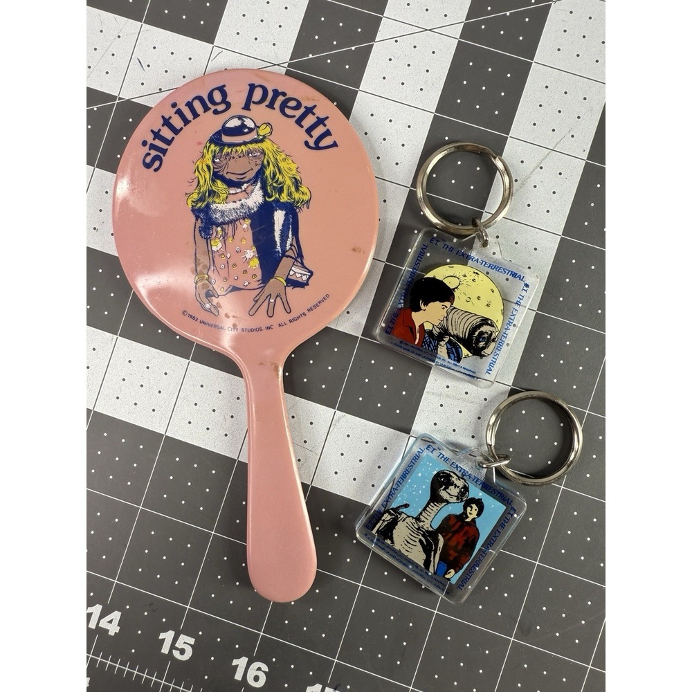 E.T. The Extraterrestrial Vintage 80's Movie  Keychains And Hand Held Mirror